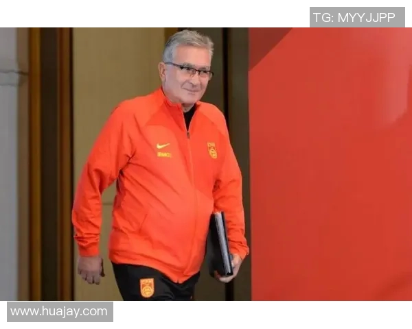 中国足球队主教练的执教理念与未来发展方向探讨